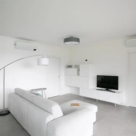 Iseolakerental - Trivia * Solto Collina